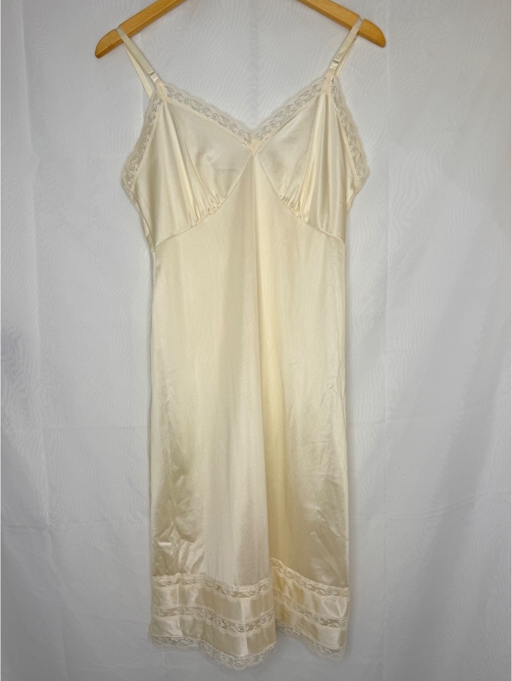 70s Lady Manhattan Antron III Lace Full Slip Size 34